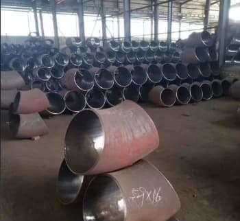 1020MM直徑碳鋼彎頭正在包裝並出貨至越南。